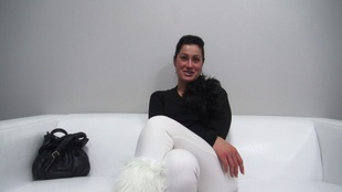 1. Download full pics of Andrea (27) from czechcasting.com