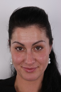 1. Download full pics of Andrea (27) from czechcasting.com