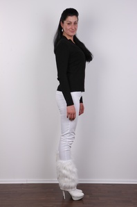 3. Download full pics of Andrea (27) from czechcasting.com