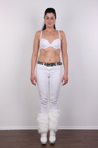 4. Download full pics of Andrea (27) from czechcasting.com