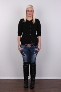 2. Download full pics of Tereza (23) from czechcasting.com