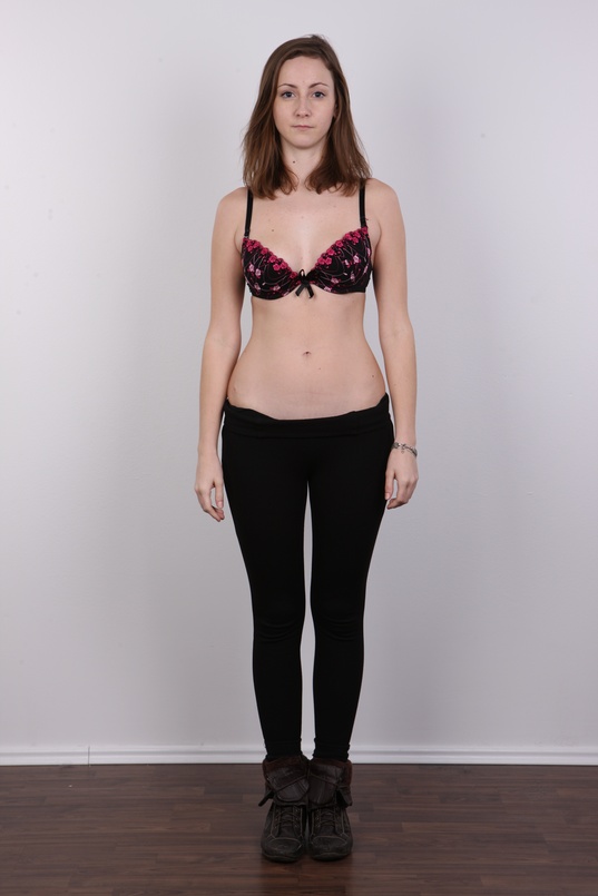 4. Download full pics of Michaela (23) from czechcasting.com