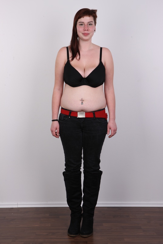 4. Download full pics of Daniela (21) from czechcasting.com