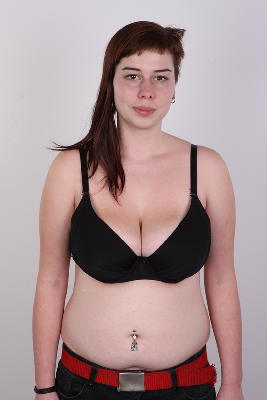 6. Download full pics of Daniela (21) from czechcasting.com