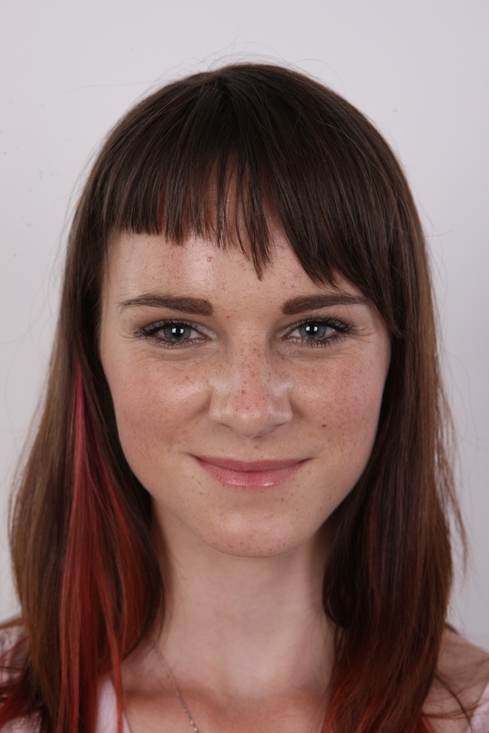 1. Download full pics of Veronika (22) from czechcasting.com