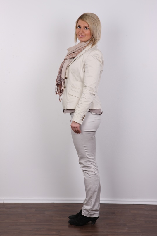 3. Download full pics of Sarka (21) from czechcasting.com