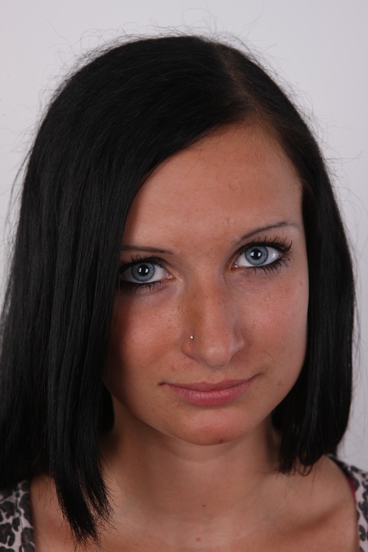 1. Download full pics of Nikol (18) from czechcasting.com