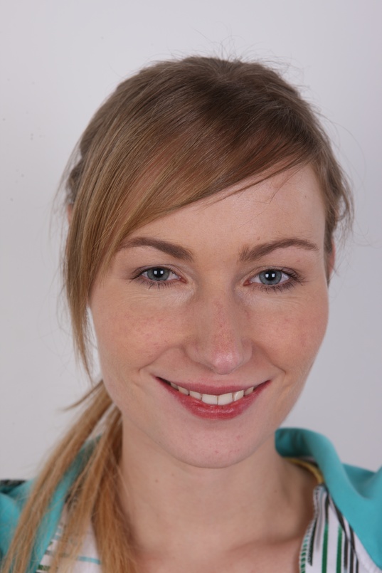 1. Download full pics of Radka (29) from czechcasting.com