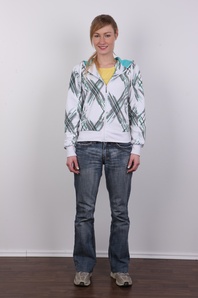 2. Download full pics of Radka (29) from czechcasting.com