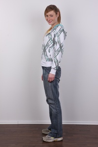 3. Download full pics of Radka (29) from czechcasting.com