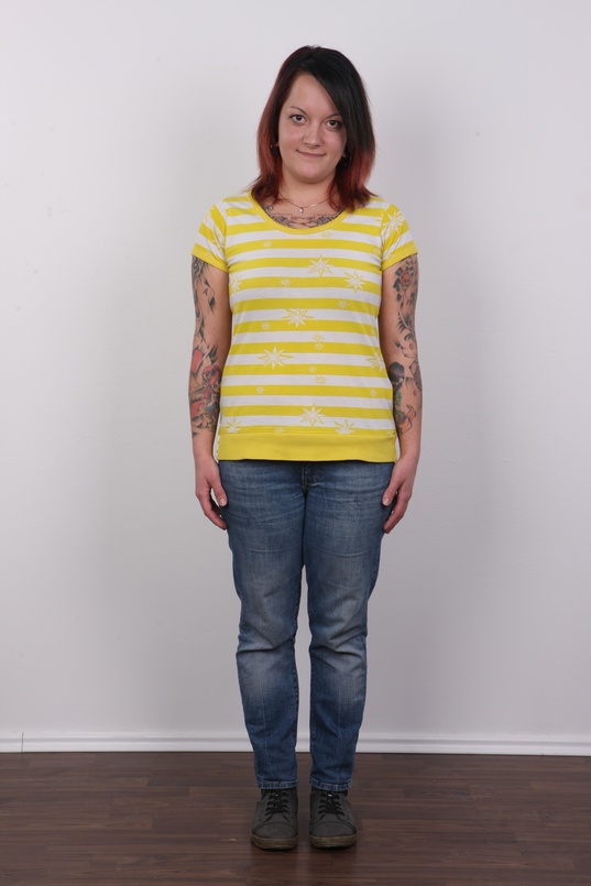 2. Download full pics of Vendula (22) from czechcasting.com