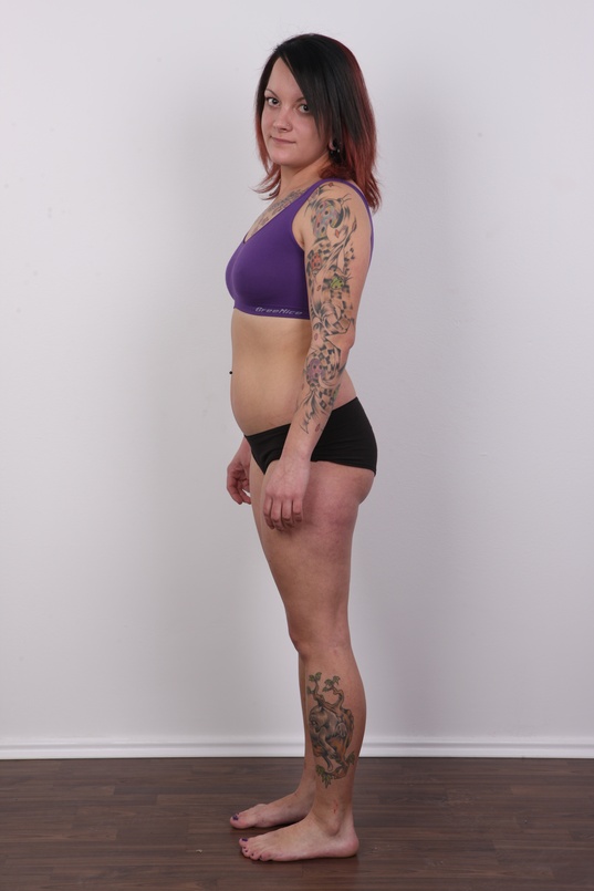 5. Download full pics of Vendula (22) from czechcasting.com