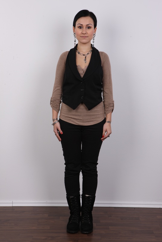 2. Download full pics of Lucie (23) from czechcasting.com