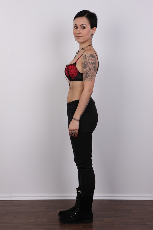 5. Download full pics of Lucie (23) from czechcasting.com