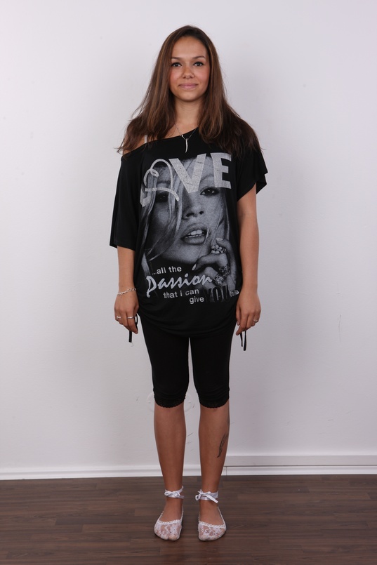 2. Download full pics of Aneta (19) from czechcasting.com