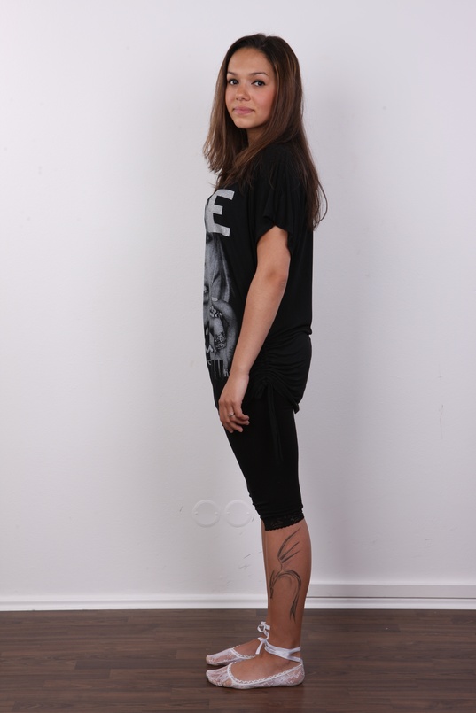 3. Download full pics of Aneta (19) from czechcasting.com