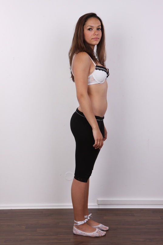 6. Download full pics of Aneta (19) from czechcasting.com