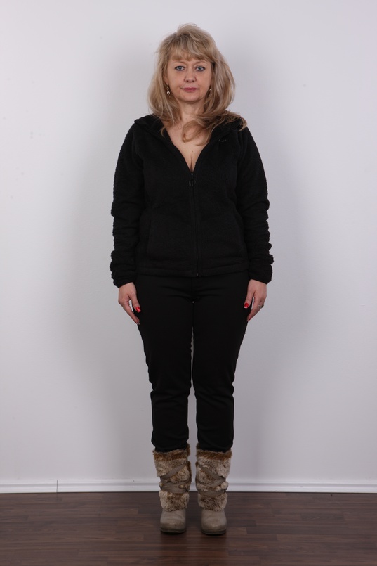 2. Download full pics of Vera (50) from czechcasting.com