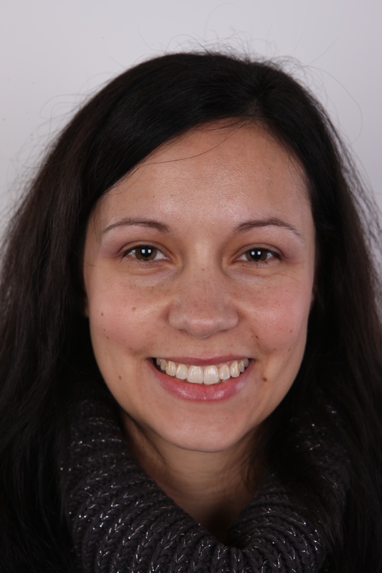 1. Download full pics of Lucie (33) from czechcasting.com