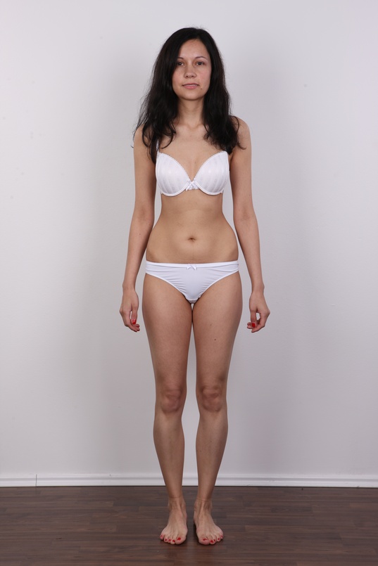 8. Download full pics of Lucie (33) from czechcasting.com