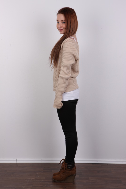 3. Download full pics of Gabriela (19) from czechcasting.com