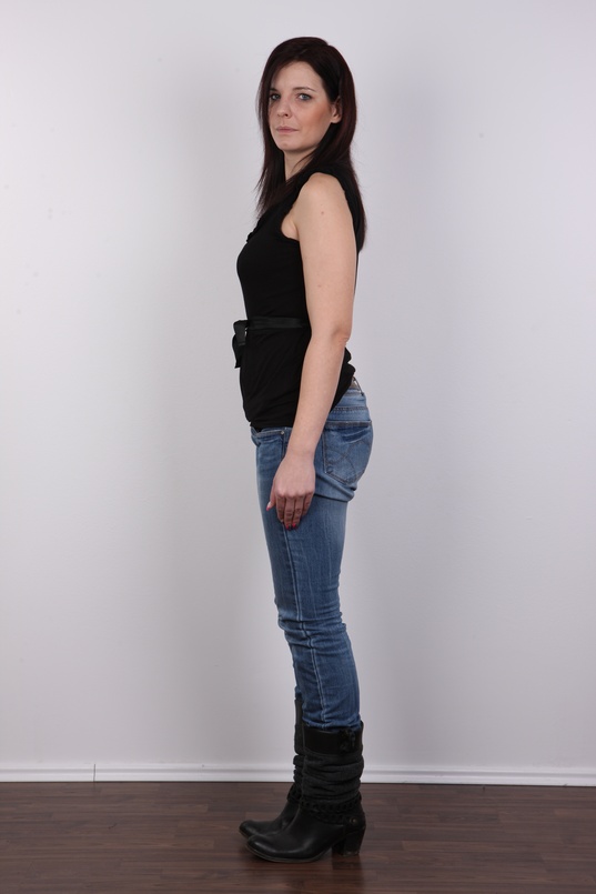 3. Download full pics of Andrea (29) from czechcasting.com