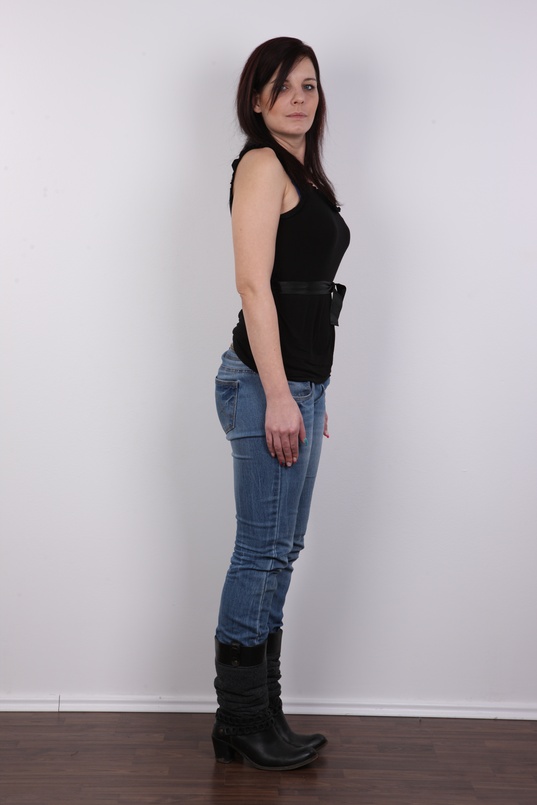 4. Download full pics of Andrea (29) from czechcasting.com