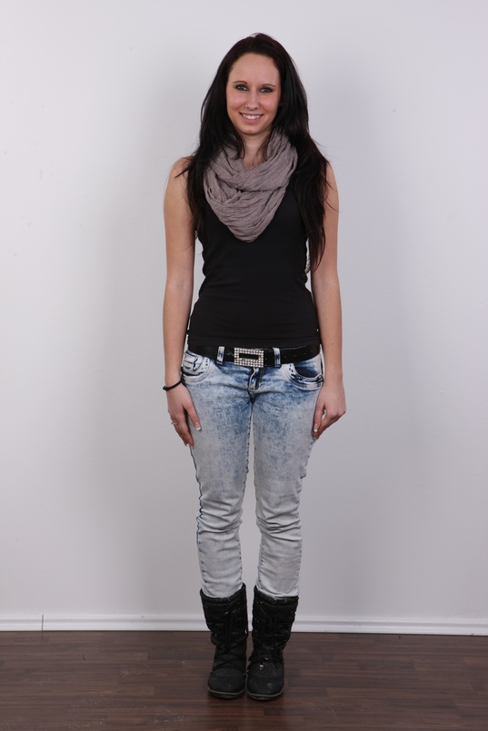 2. Download full pics of Adriana (19) from czechcasting.com