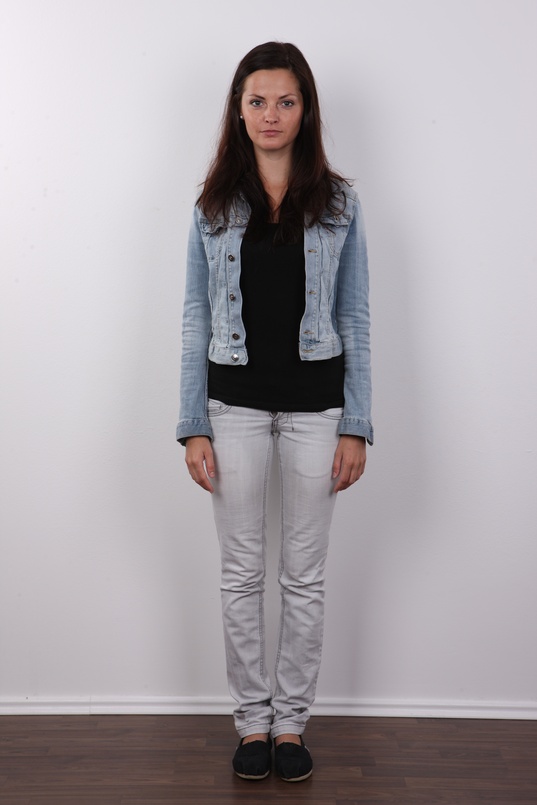 2. Download full pics of Lucie (25) from czechcasting.com