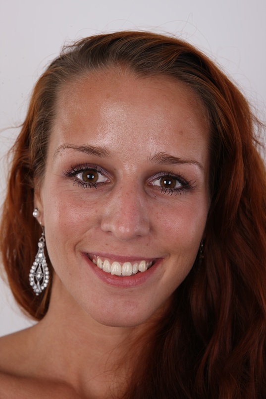 1. Download full pics of Tereza (25) from czechcasting.com