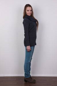 4. Download full pics of Adriana (23) from czechcasting.com