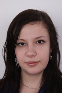 1. Download full pics of Eva (19) from czechcasting.com