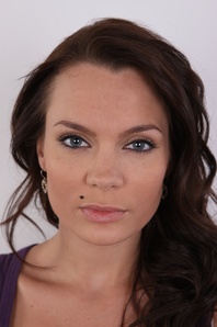 1. Download full pics of Diana (22) from czechcasting.com