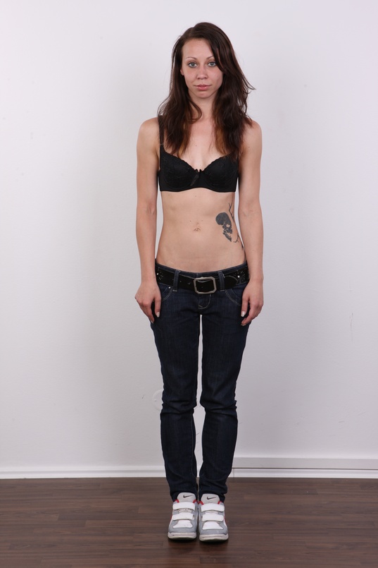 6. Download full pics of Pavla (22) from czechcasting.com