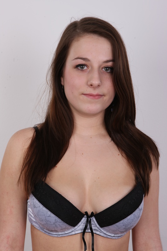 7. Download full pics of Martina (18) from czechcasting.com