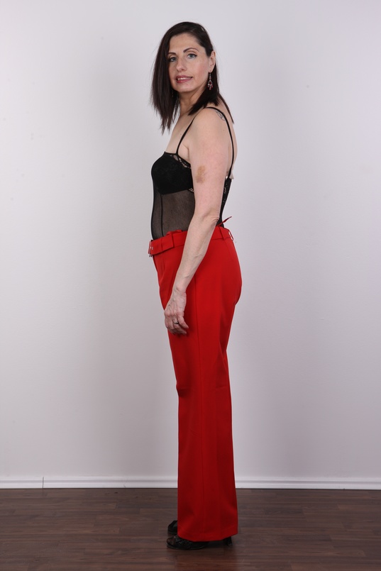 3. Download full pics of Dana (56) from czechcasting.com