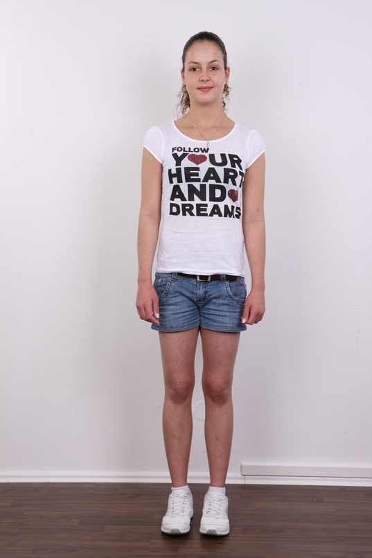 2. Download full pics of Martina (19) from czechcasting.com