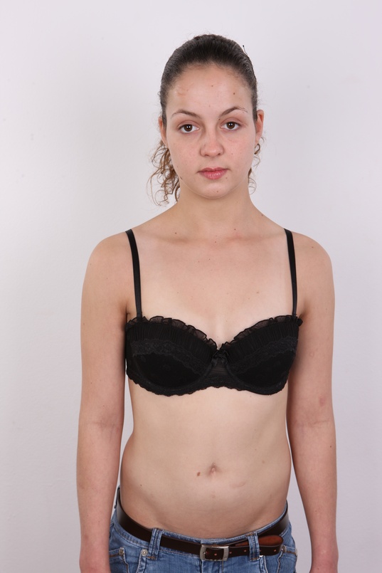6. Download full pics of Martina (19) from czechcasting.com