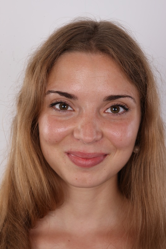 1. Download full pics of Marketa (23) from czechcasting.com