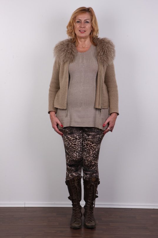 2. Download full pics of Zuzana (64) from czechcasting.com