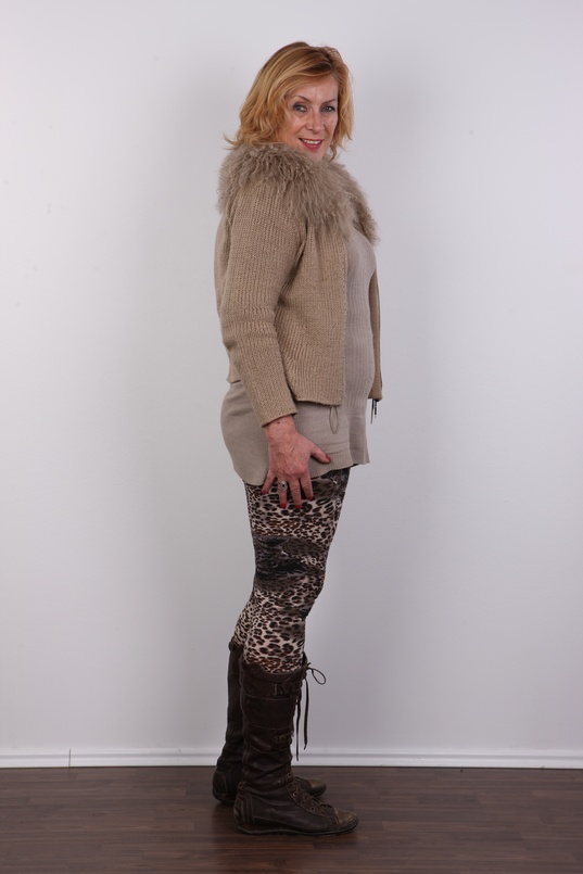 4. Download full pics of Zuzana (64) from czechcasting.com