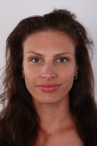 1. Download full pics of Jana (27) from czechcasting.com