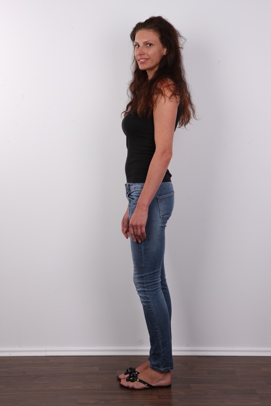 3. Download full pics of Jana (27) from czechcasting.com