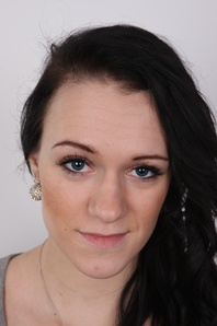 1. Download full pics of Veronika (18) from czechcasting.com