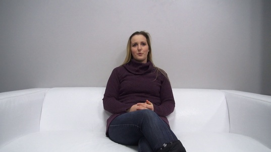 1. Download full pics of Jana (27) from czechcasting.com