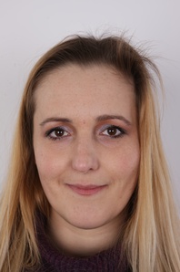 1. Download full pics of Jana (27) from czechcasting.com