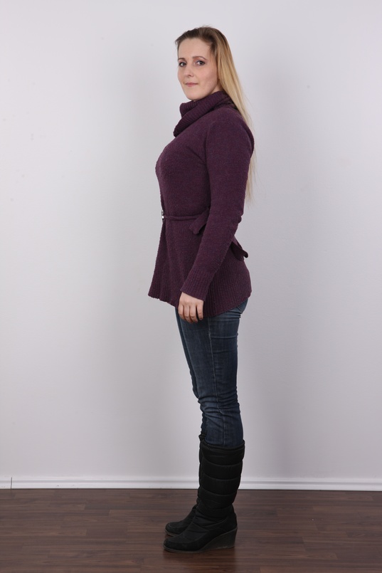 3. Download full pics of Jana (27) from czechcasting.com