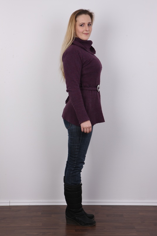 4. Download full pics of Jana (27) from czechcasting.com