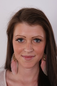 1. Download full pics of Andrea (19) from czechcasting.com