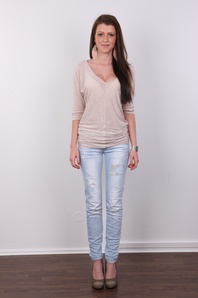 2. Download full pics of Andrea (19) from czechcasting.com